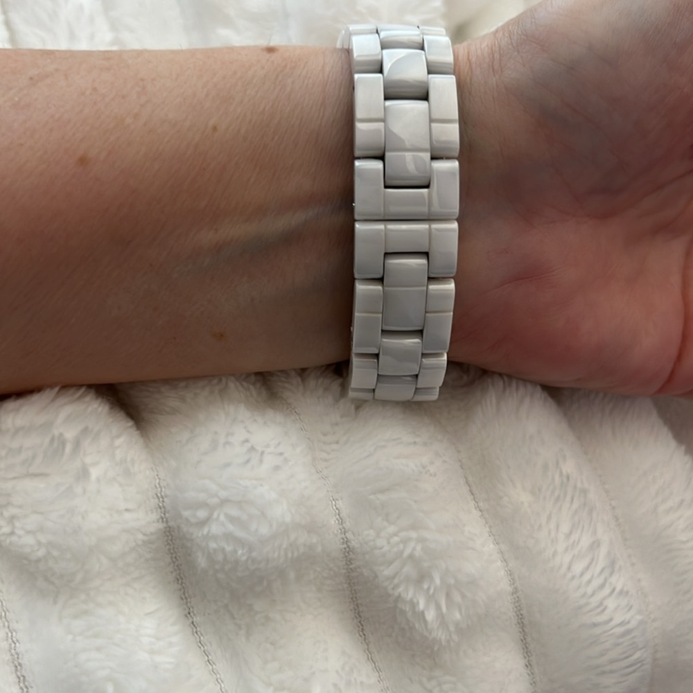 White ceramic NR Chanel J12 watch🤍 - Picture 7 of 10